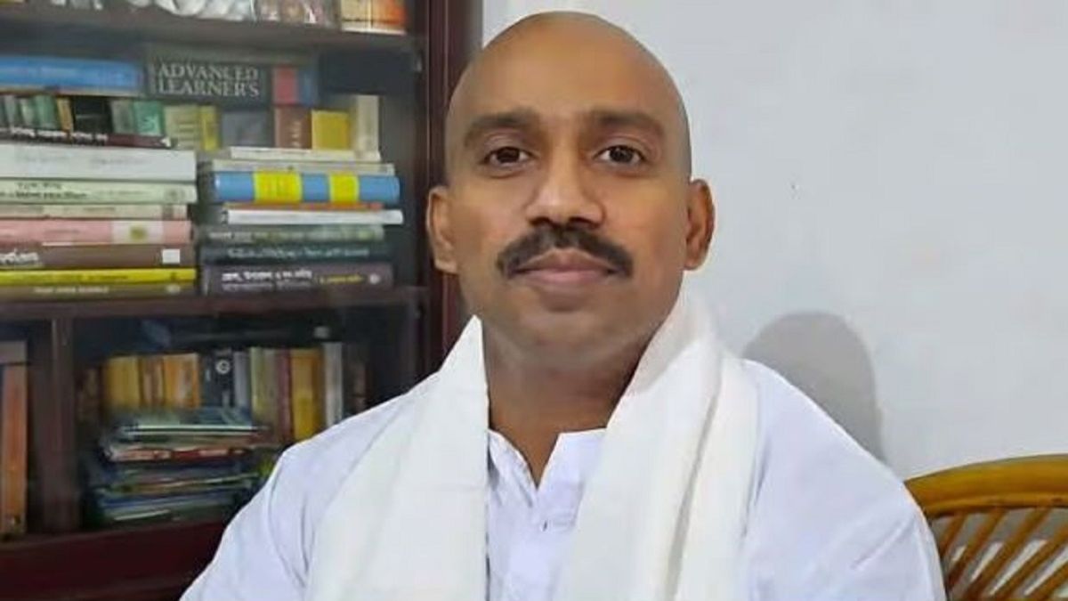 সরকার উৎখাতের পরিকল্পনার অভিযোগে নজরুল বিশ্ববিদ্যালয়ের শিক্ষক সাময়িক বরখাস্ত