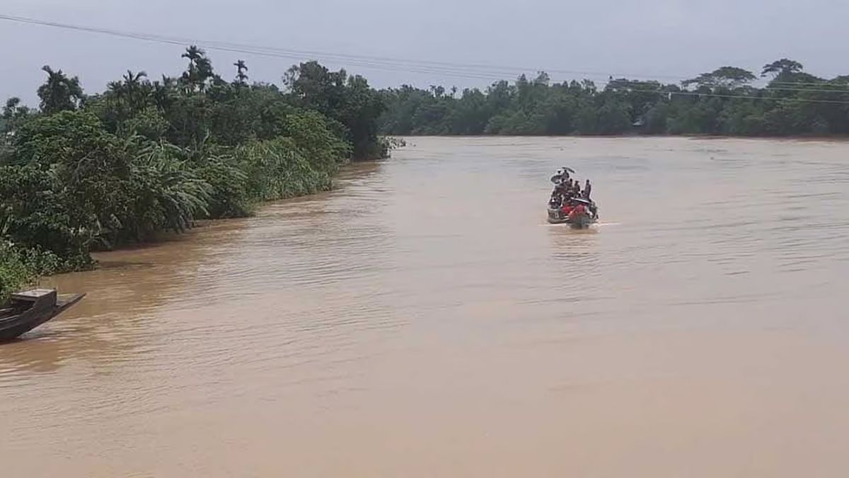 বিপৎসীমার ওপরে পাঁচ নদীর পানি, সাগরে সতর্কসংকেত