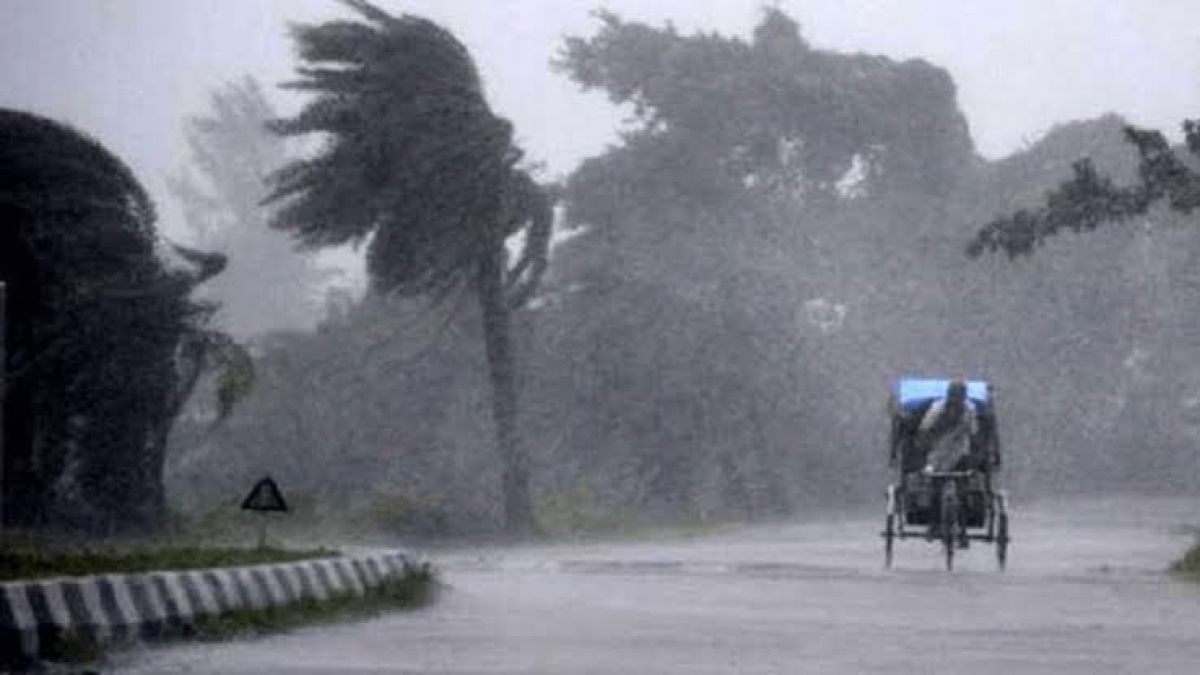 সারাদেশে ঝড়ের আশঙ্কা, নদীবন্দরে ১ নম্বর সতর্কতা