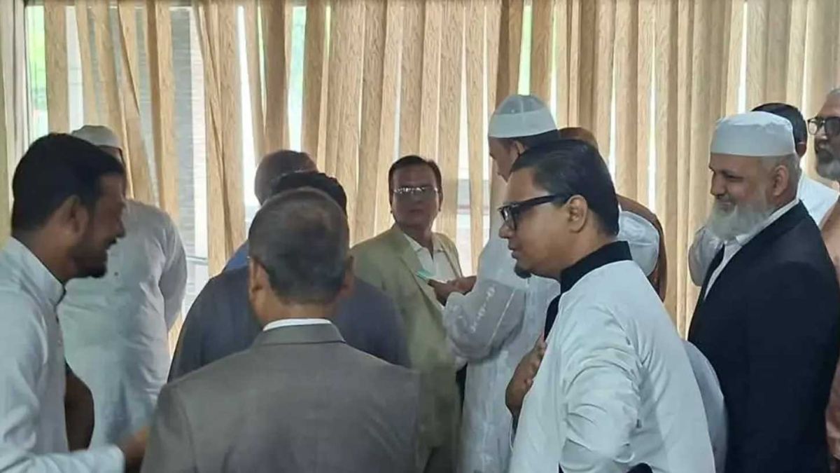 ১১ দলীয় জোটের রাষ্ট্রপতি প্রার্থীর মনোনয়নপত্র দাখিল