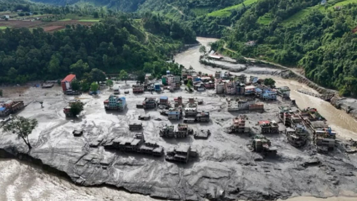 নেপালে মৃত্যু ছাড়াল ৯০০, এখনো নিখোঁজ ৪৭০০