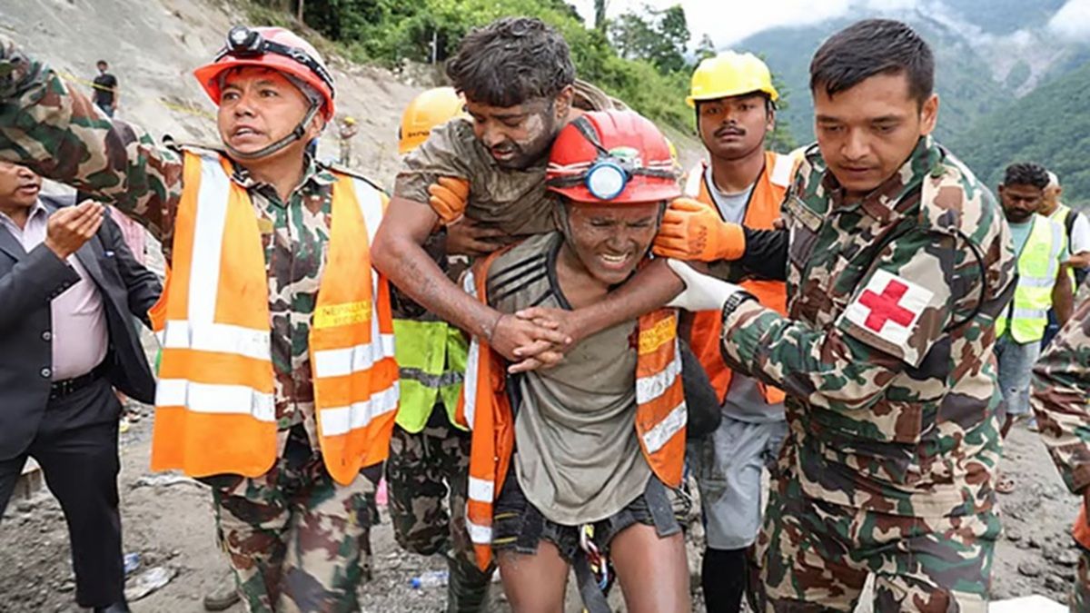 নেপালের বিদ্যুৎকেন্দ্রের টানেল থেকে জীবিত ২ শ্রমিক উদ্ধার