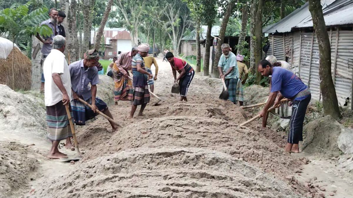 নওগাঁয় কোটি টাকার সড়কে   ৮০ শতাংশই বালু