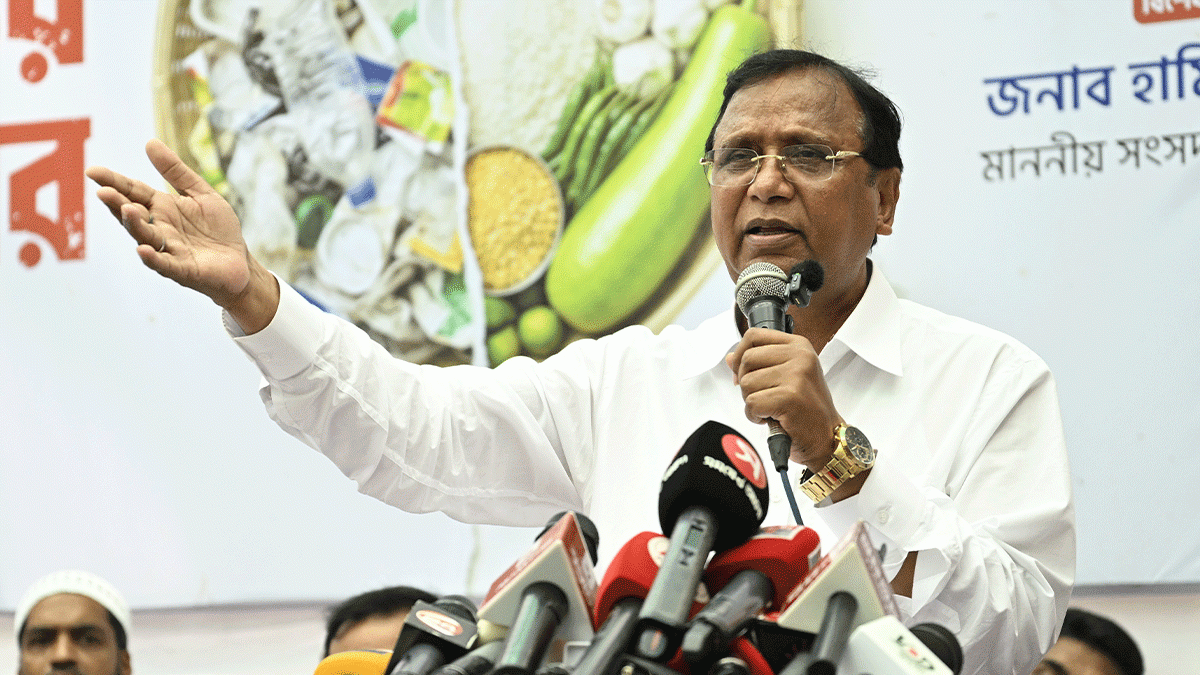 হাজারো নাগরিকের প্লাস্টিক জমা দিয়ে কেনাকাটা