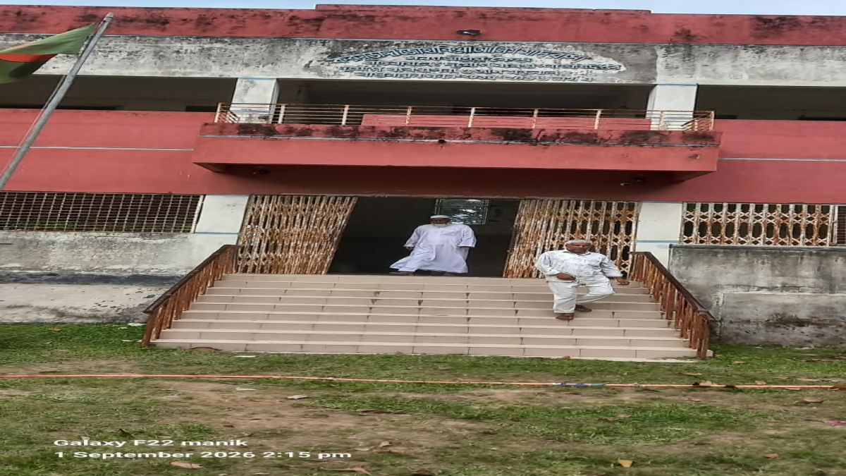 সাপাহারে শিক্ষক আছেন ১৫ জন  মাদ্রাসায় শিক্ষার্থী মিলল ৪ জন