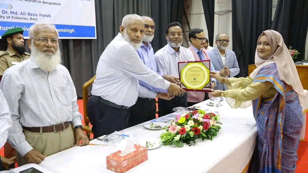 বাকৃবিতে ইন্টার্নশিপ সমাপনী ও ডিনস মেরিট অ্যাওয়ার্ড প্রদান