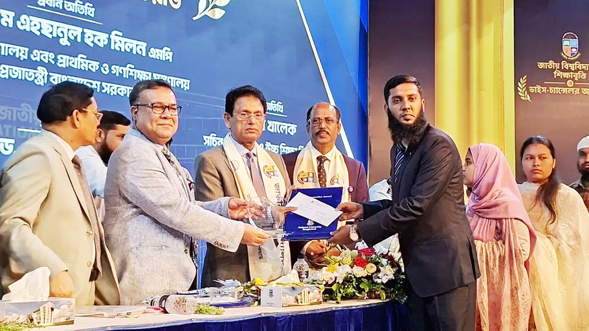 জাতীয় বিশ্ববিদ্যালয়ের ভাইস-চ্যান্সেলর অ্যাওয়ার্ড পেলেন ৫৭ শিক্ষার্থী