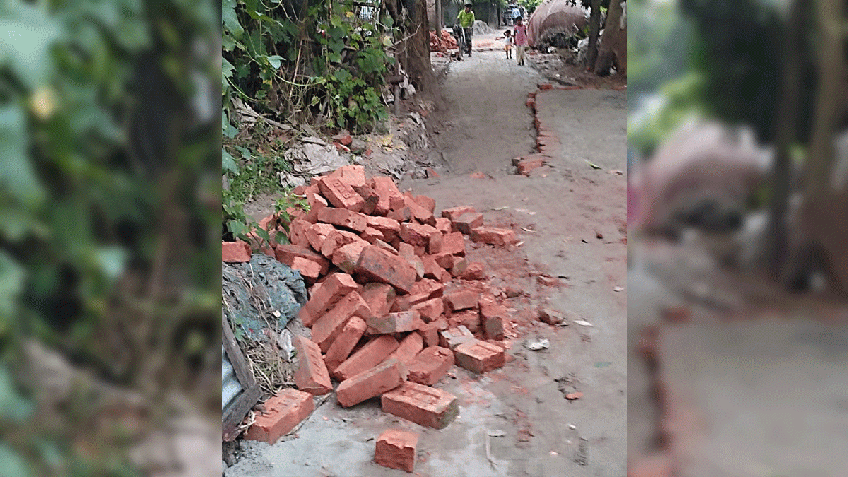 জনপ্রতিনিধির  বিরুদ্ধে রাস্তা  নির্মাণে  অনিয়মের  অভিযোগ