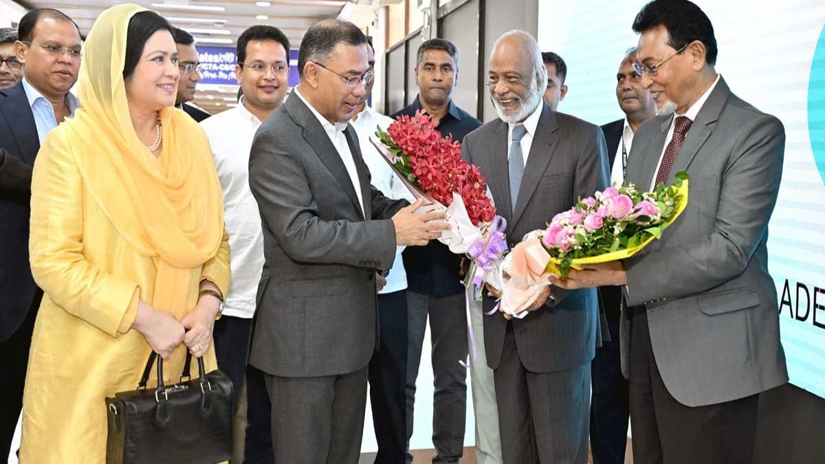 ‎জাতিসংঘ সফর শেষে দেশে ফিরেছেন প্রধানমন্ত্রী