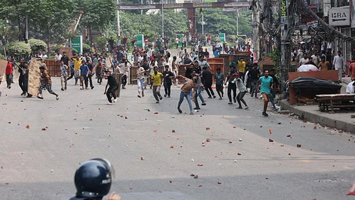 মিরপুরে হকার উচ্ছেদ অভিযানে সংঘর্ষ