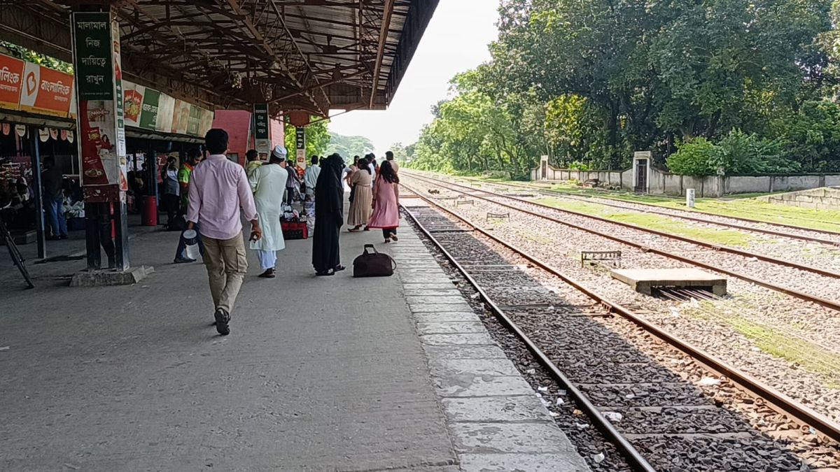 নানা সমস্যায় জর্জরিত মোবারকগঞ্জ রেলস্টেশন
