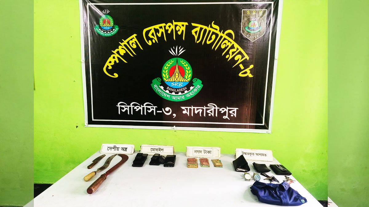 আন্তঃজেলা ডাকাত দলের ৩ সদস্য অস্ত্রসহ গ্রেপ্তার